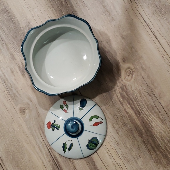 Arita Ware Japanese Lidded Bowl with vegetables. - Picture 2 of 6